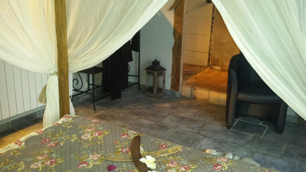 Chambres D Hotes ,Hotel ,Secret D'Une Nuit A Vicq Pres De Onnaing,Avec Piscine Zimmer foto