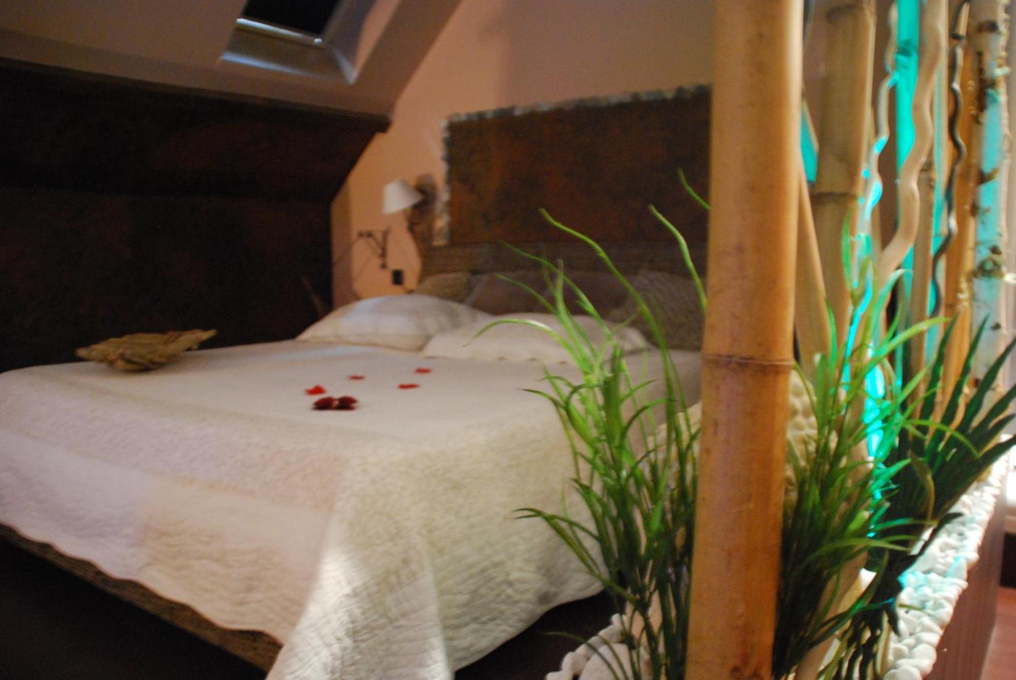 Chambres D Hotes ,Hotel ,Secret D'Une Nuit A Vicq Pres De Onnaing,Avec Piscine Zimmer foto